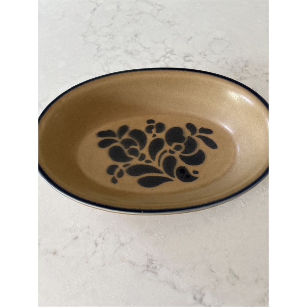 Vintage Pfaltzgraff FOLK ART 7" Oval Baker #240 Castle Mark USA